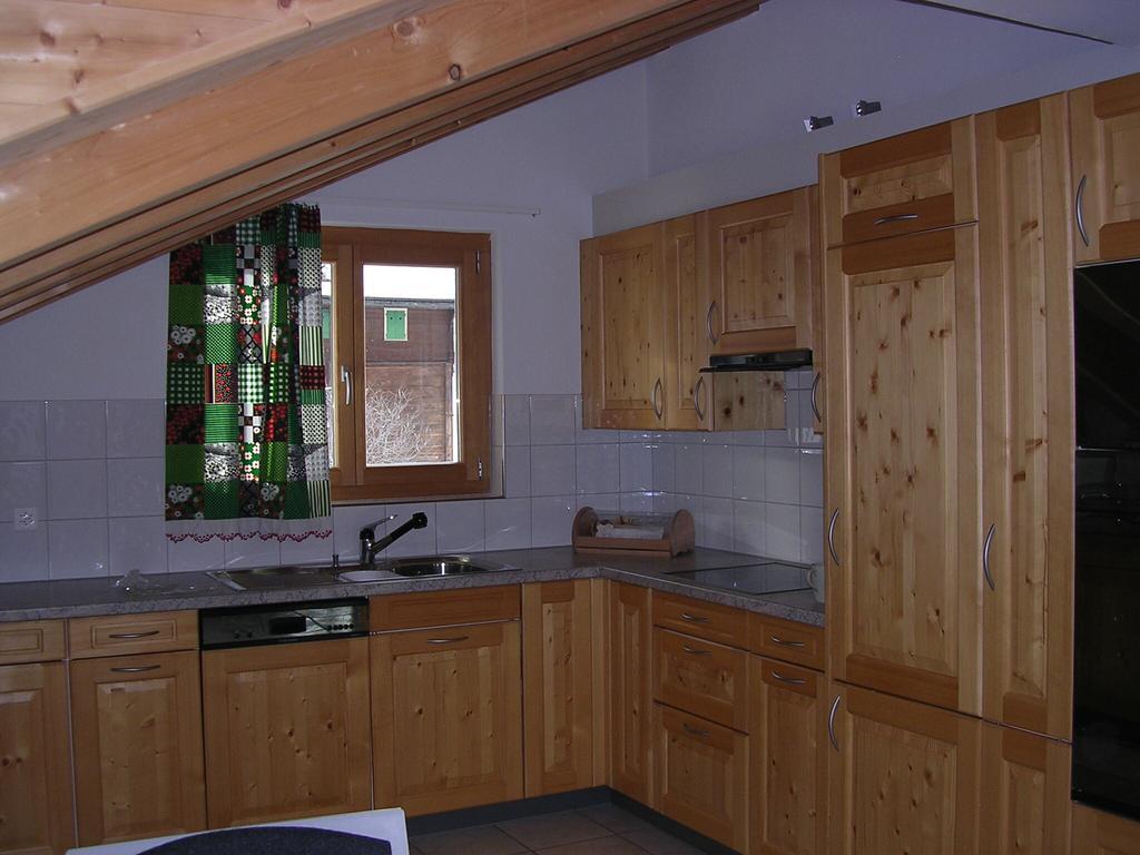 Gotschnablick Apartment Klosters Ruang foto