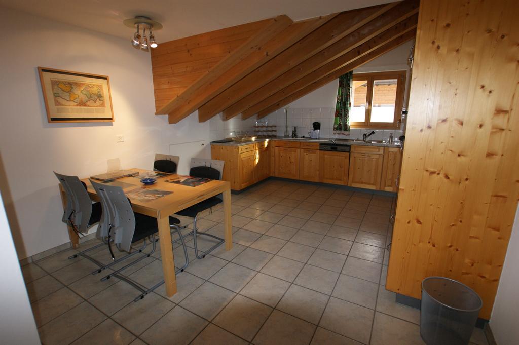 Gotschnablick Apartment Klosters Ruang foto